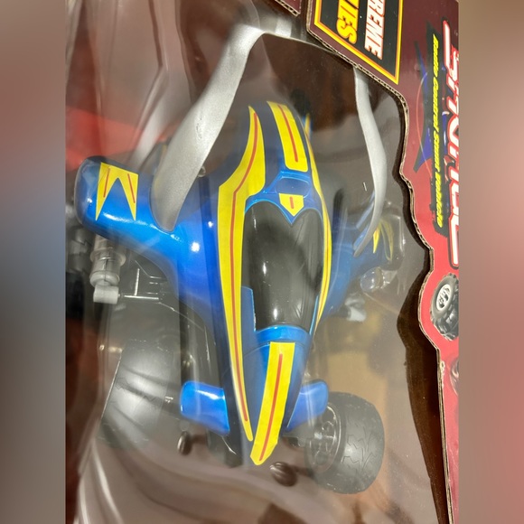 Radio Controlled Stunt Vehicle Street Savage Ages 6+ - Picture 3 of 8